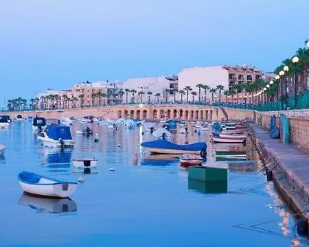 The - Just Off The Promenade & ! Апартаменты Kappara