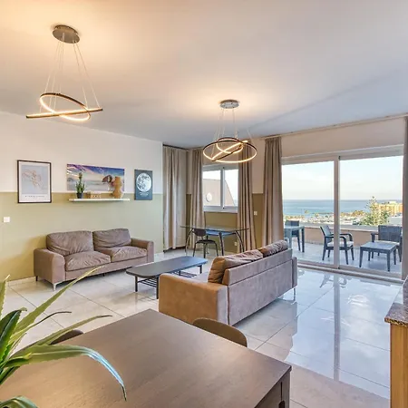 The - Just Off The Promenade & ! Апартаменты