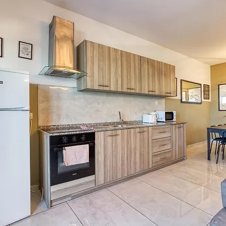 The - Just Off The Promenade & ! Kappara