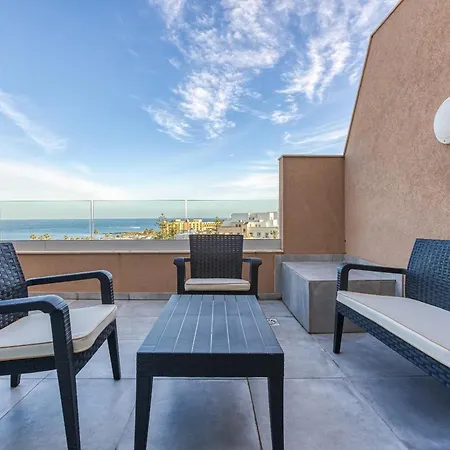 The - Just Off The Promenade & ! Апартаменты *
