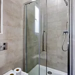 The - Just Off The Promenade & ! Apartmán Kappara