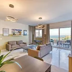 The - Just Off The Promenade & ! Apartmán