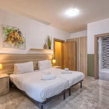 The - Just Off The Promenade & ! Apartment Kappara