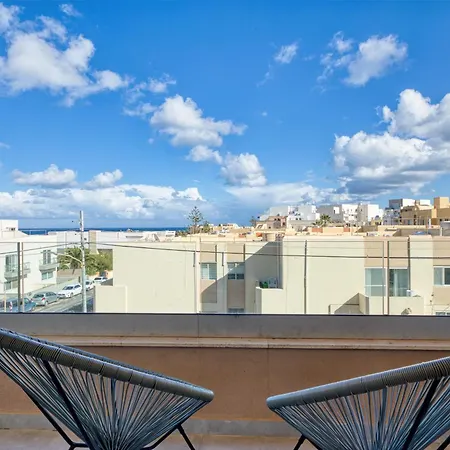 The - Just Off The Promenade & ! Apartment Kappara