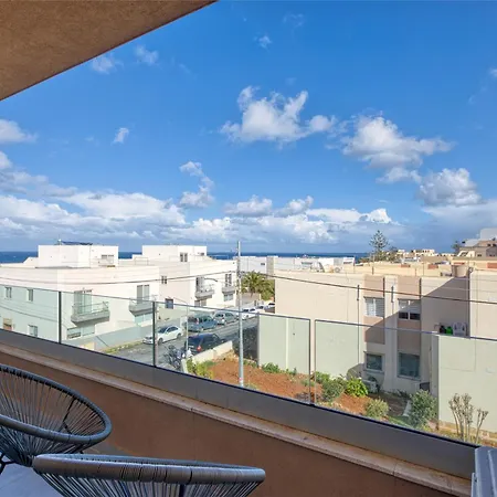 The - Just Off The Promenade & ! Apartment