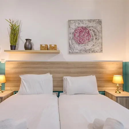 Apartment The - Just Off The Promenade & ! Kappara