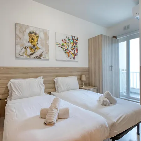 The - Just Off The Promenade & ! Apartment *