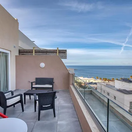 The - Just Off The Promenade & ! Apartment