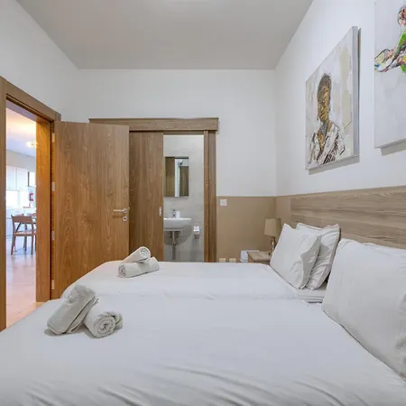 Apartment The - Just Off The Promenade & ! Kappara