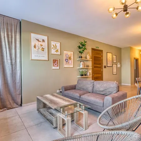 Apartment The - Just Off The Promenade & !