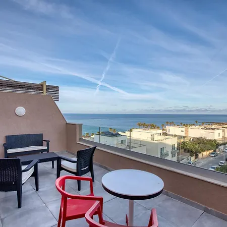 The - Just Off The Promenade & ! Apartment