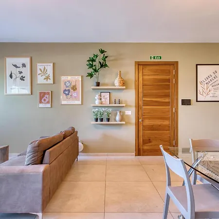 Apartment The - Just Off The Promenade & !