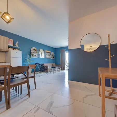 Apartment The - Just Off The Promenade & !