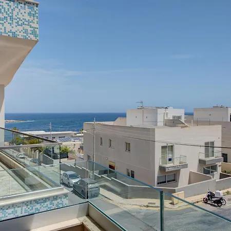 The - Just Off The Promenade & ! Apartment Kappara