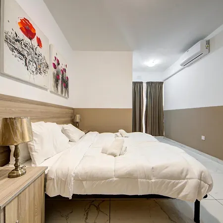 Apartment The - Just Off The Promenade & !