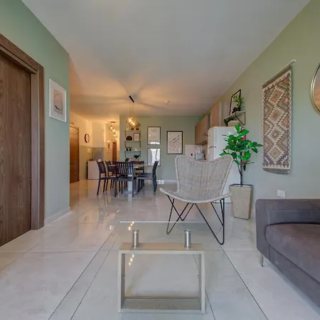The - Just Off The Promenade & ! Apartment