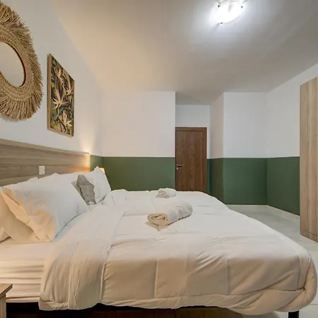 The - Just Off The Promenade & ! Apartment *