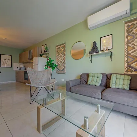 The - Just Off The Promenade & ! Apartment *