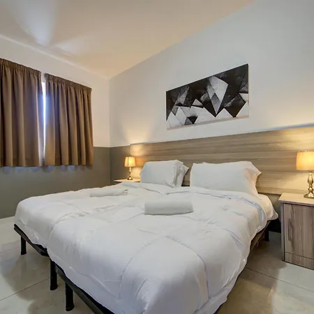 Apartment The - Just Off The Promenade & ! Kappara
