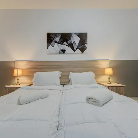 The - Just Off The Promenade & ! Apartment *