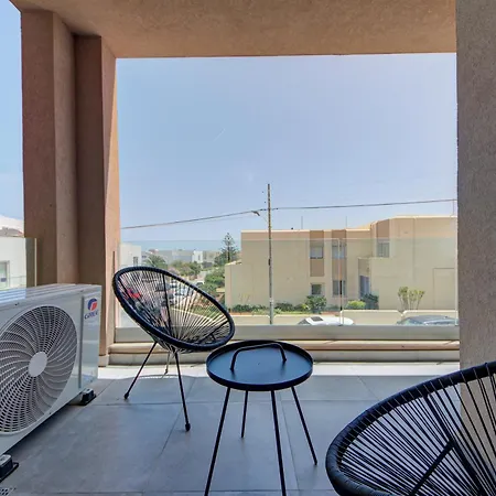The - Just Off The Promenade & ! Apartment Kappara