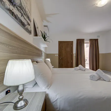 The - Just Off The Promenade & ! Apartment *