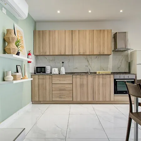 The - Just Off The Promenade & ! Apartment *