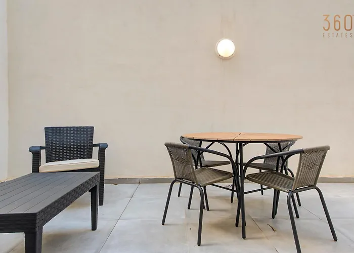 Appartement The - Just Off The Promenade & !