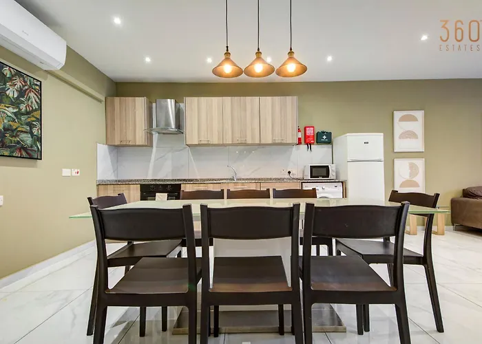 The - Just Off The Promenade & ! Kappara