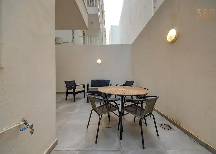 Appartement The - Just Off The Promenade & !