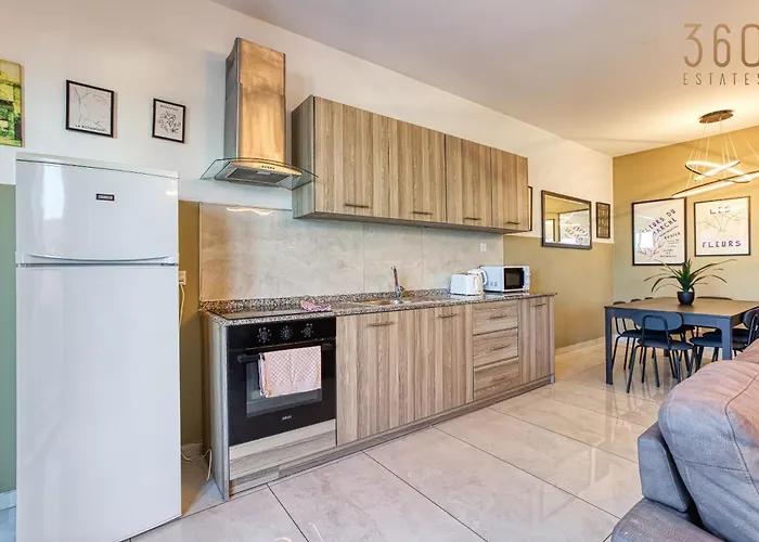 The - Just Off The Promenade & ! Kappara