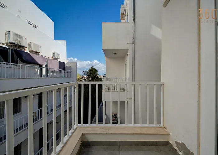 The - Just Off The Promenade & ! Appartement Kappara