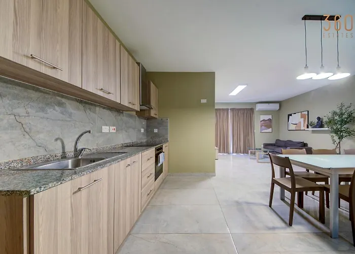 The - Just Off The Promenade & ! Kappara