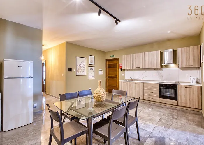 The - Just Off The Promenade & ! Kappara